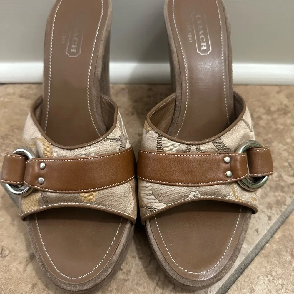 VVGUC Coach Wedges - Picture 2 of 10